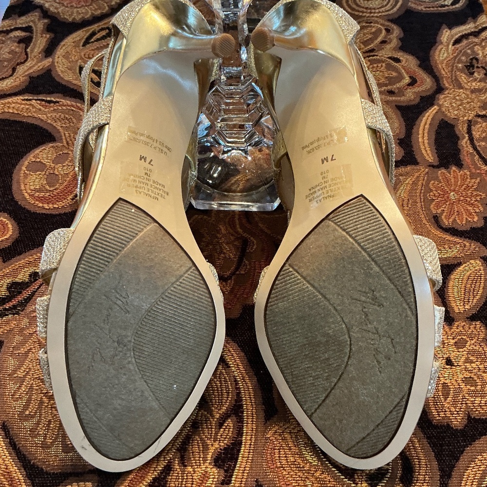 Marc Fisher Nala Mid Heel Gold Glitter Evening Sandals 3 1/4” Heel Size 7M - Picture 6 of 11